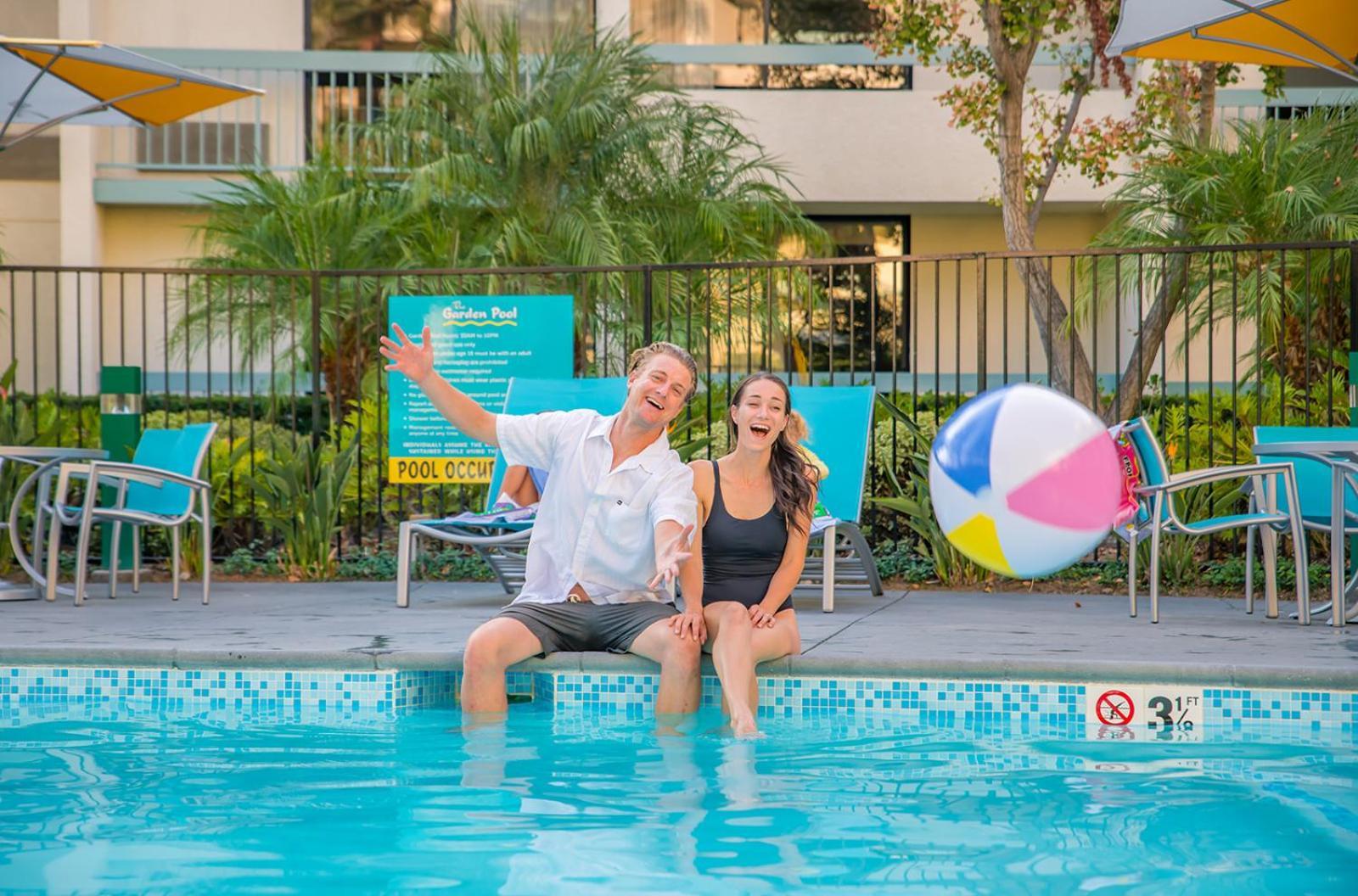 Howard Johnson By Wyndham Anaheim Hotel & Water Playground Ngoại thất bức ảnh