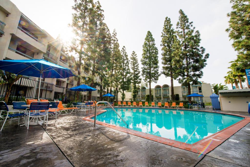 Howard Johnson By Wyndham Anaheim Hotel & Water Playground Ngoại thất bức ảnh